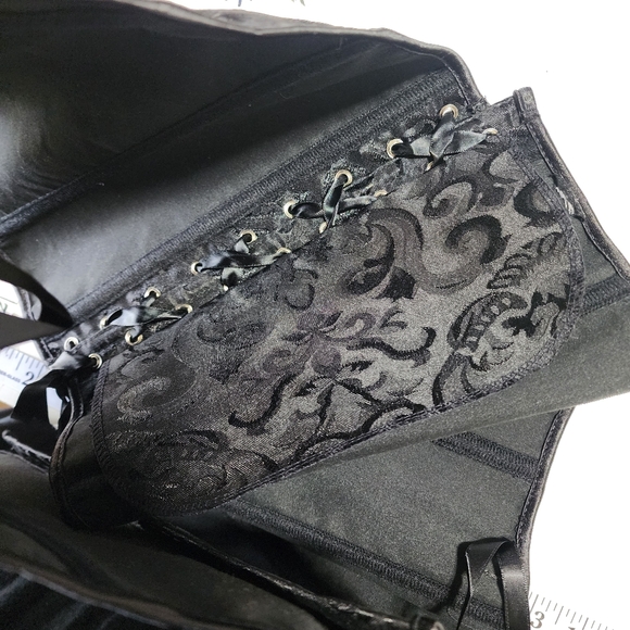 Boned black filigree lace up bodice corset - Picture 4 of 5